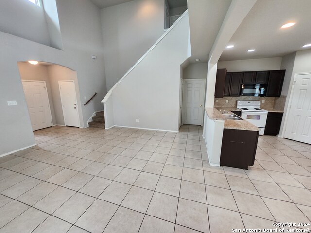 Image 5 of 50 For 6022 Julians