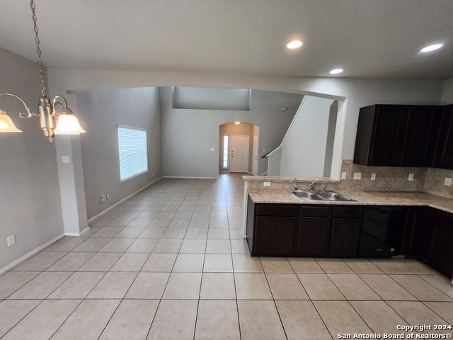 Image 7 of 50 For 6022 Julians