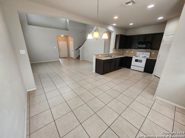 Image 8 of 50 For 6022 Julians