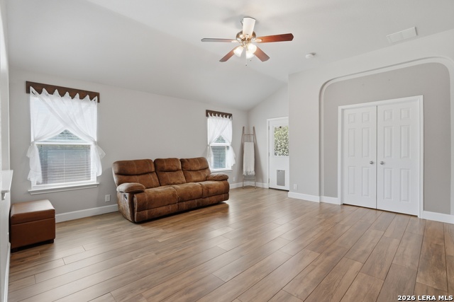 Image 20 of 35 For 1003 Lariat  