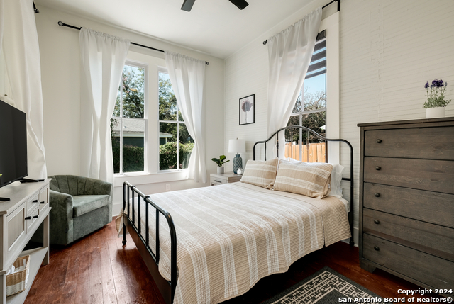 Image 11 of 19 For 732 Lamar St  1