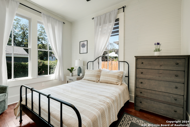 Image 12 of 19 For 732 Lamar St  1