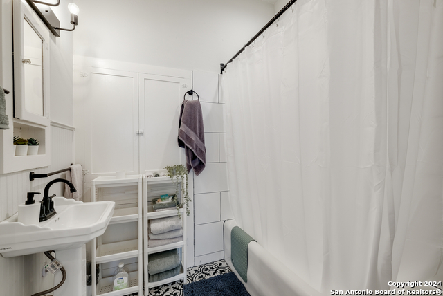 Image 14 of 19 For 732 Lamar St  1