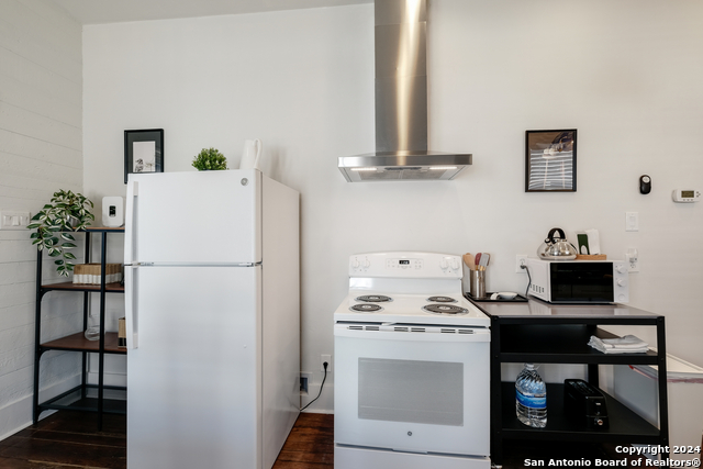 Image 8 of 19 For 732 Lamar St  1