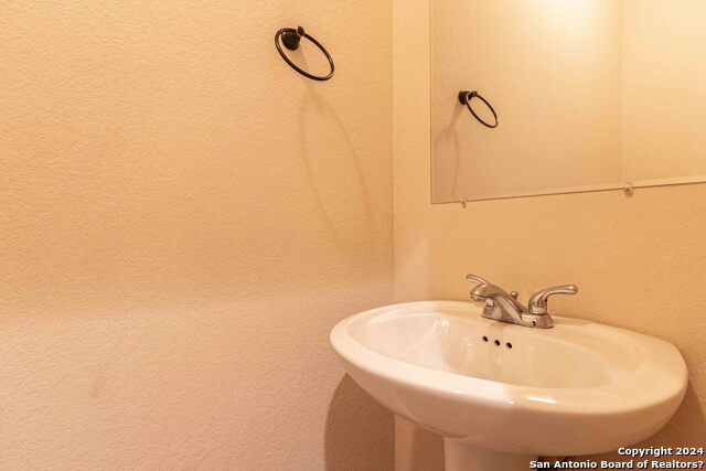 Image 6 of 30 For 5738 Golf Heights  2