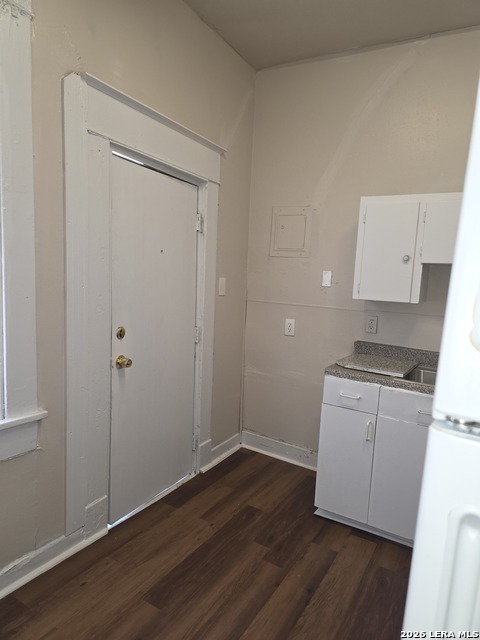 Image 21 of 23 For 124 Ashby E 6