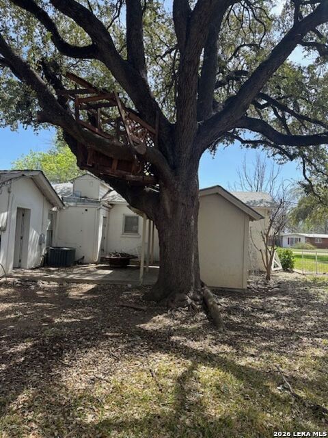 Image 16 of 17 For 844 Laurel  