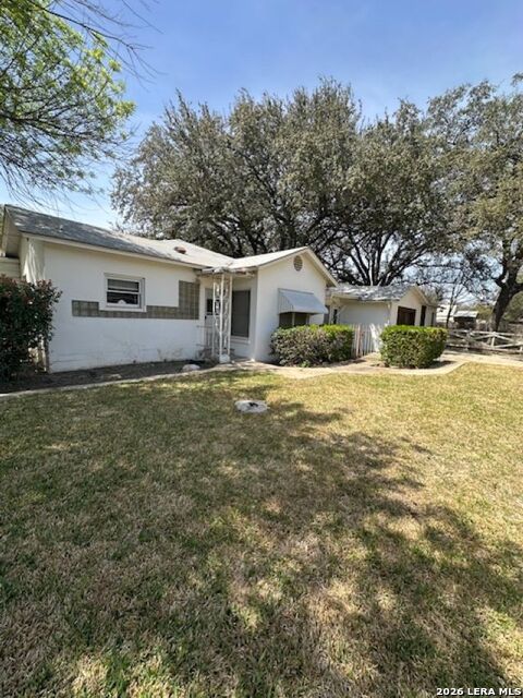 Image 2 of 17 For 844 Laurel  