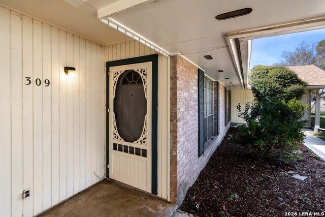 Image 4 of 19 For 309-311 Briarwood