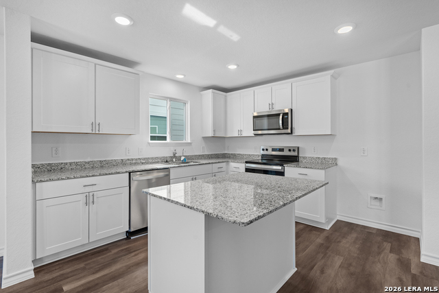 Image 8 of 31 For 12329 Vaquera Bend