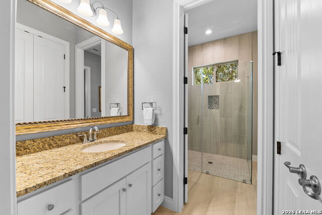 Image 28 of 49 For 956 Jenny Leigh