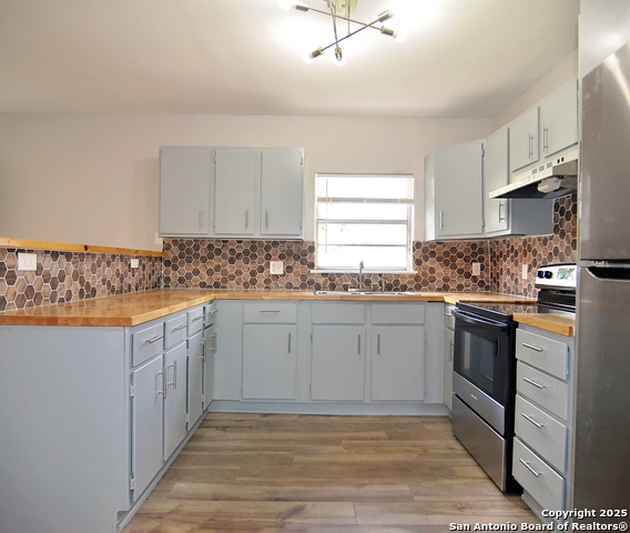 Image 10 of 33 For 806 Adams St. N