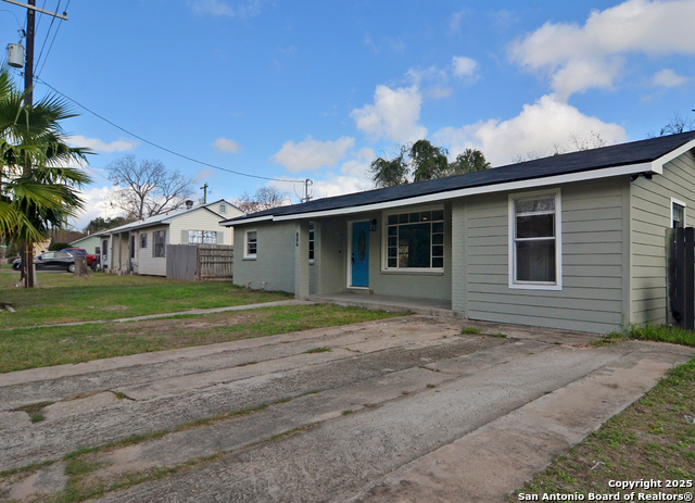 Image 2 of 33 For 806 Adams St. N