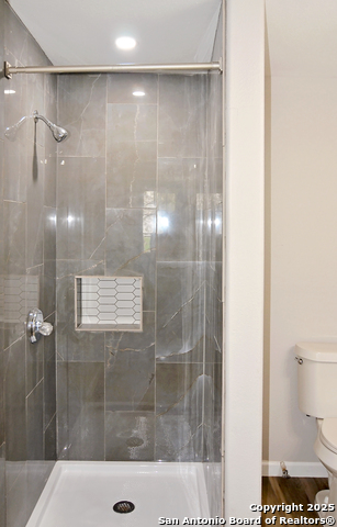 Image 24 of 33 For 806 Adams St. N