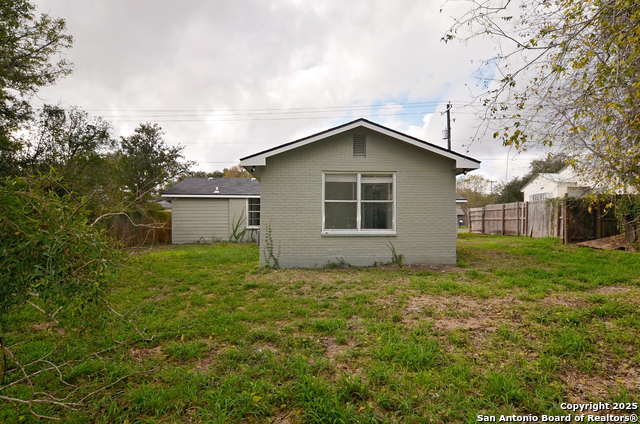 Image 31 of 33 For 806 Adams St. N