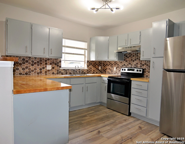 Image 9 of 33 For 806 Adams St. N