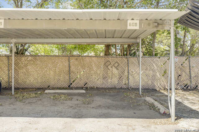 Image 19 of 19 For 3243 Nacogdoches  609