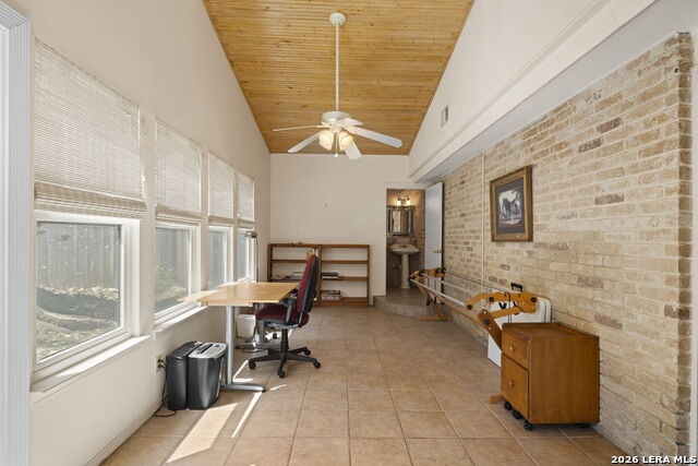 Image 16 of 36 For 2422 Shadow Cliff St