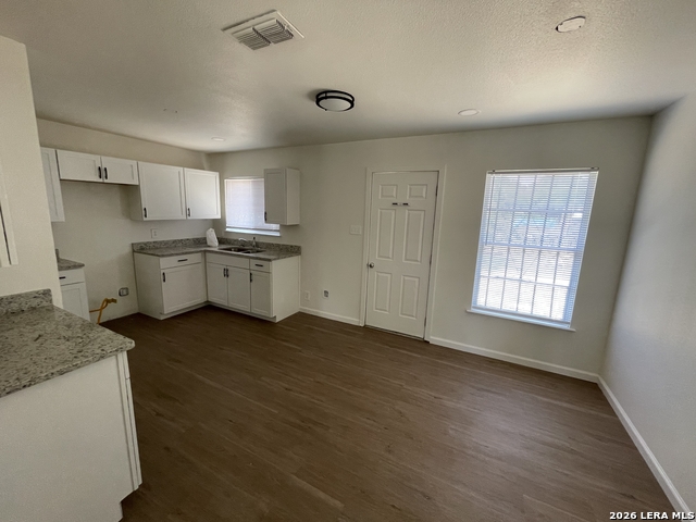 Image 7 of 27 For 5547 Stonybrook