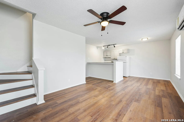 Image 3 of 7 For 131 Elsie Ave  301