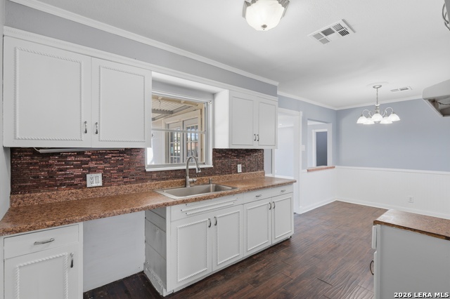 Image 10 of 34 For 210 N Guilford Dr