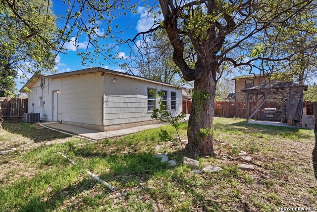 Image 24 of 34 For 210 N Guilford Dr