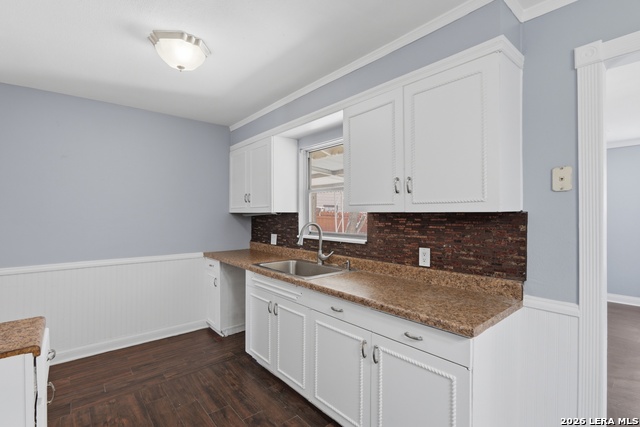 Image 9 of 34 For 210 N Guilford Dr