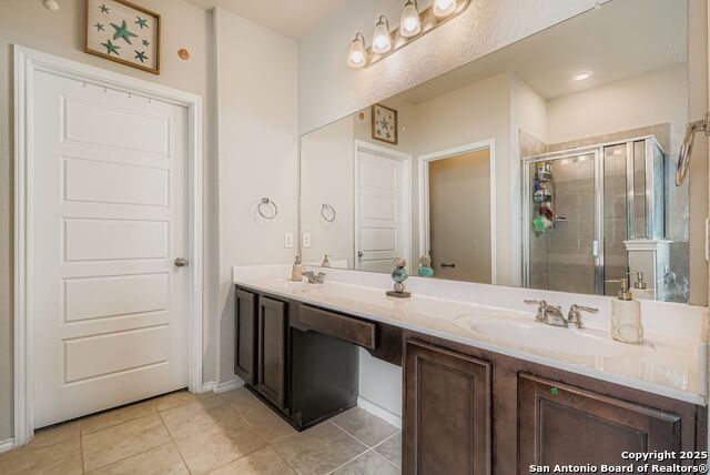 Image 17 of 28 For 9224 Grand Western