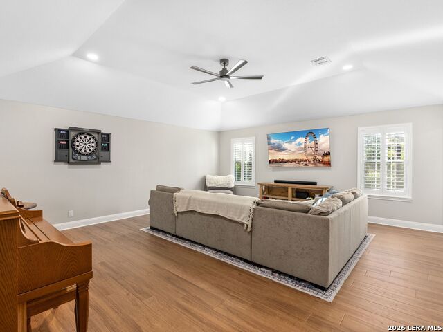 Image 26 of 48 For 2 Lakeside Dr