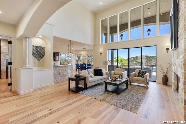 Image 12 of 39 For 17912 Crystal