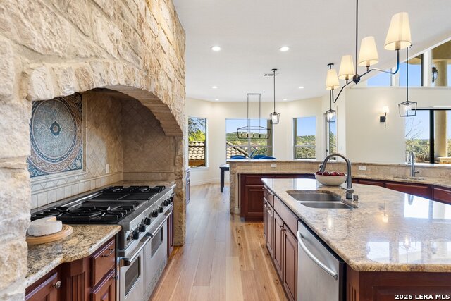 Image 16 of 39 For 17912 Crystal