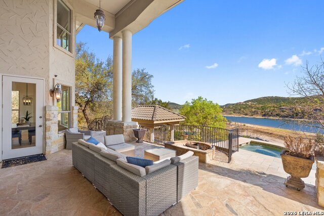 Image 31 of 39 For 17912 Crystal