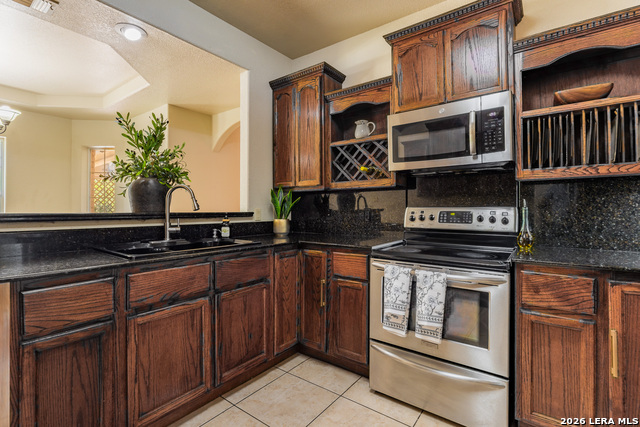 Listing photo id 11 for 2155 Romel St.