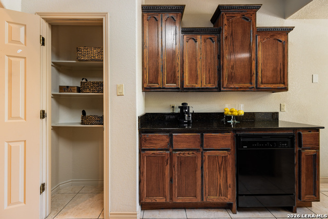 Listing photo id 12 for 2155 Romel St.