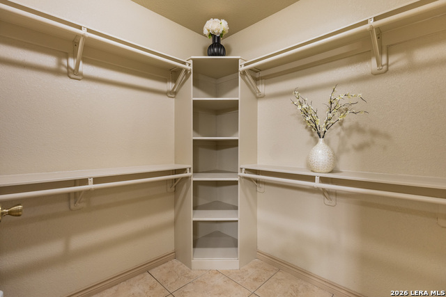 Listing photo id 16 for 2155 Romel St.