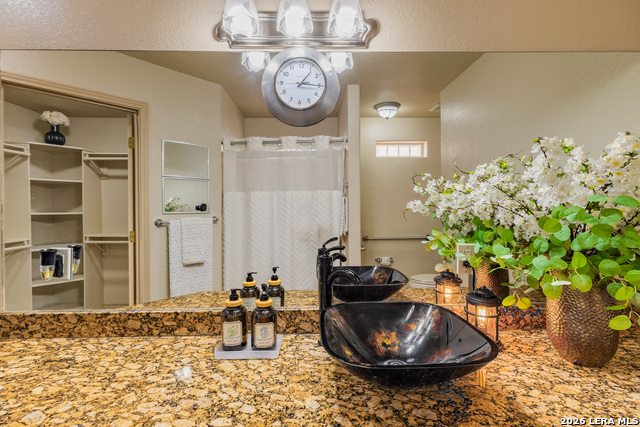 Listing photo id 18 for 2155 Romel St.