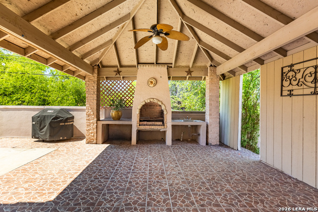 Listing photo id 25 for 2155 Romel St.