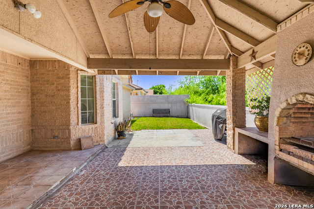 Listing photo id 26 for 2155 Romel St.