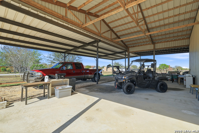 Listing photo id 32 for 11421 Ware Seguin