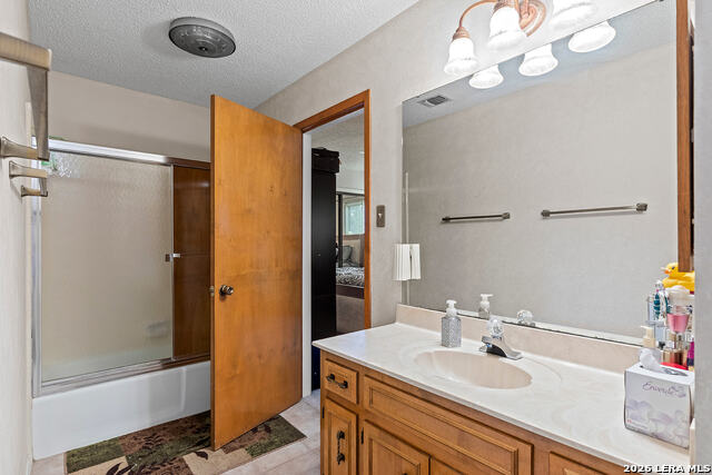 Listing photo id 9 for 7635 Tippit  