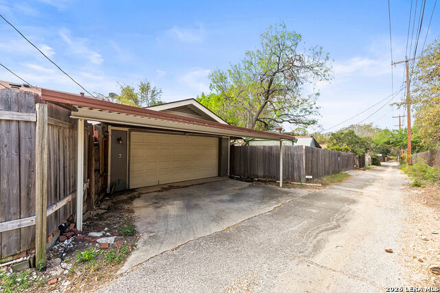 Listing photo id 39 for 7635 Tippit  