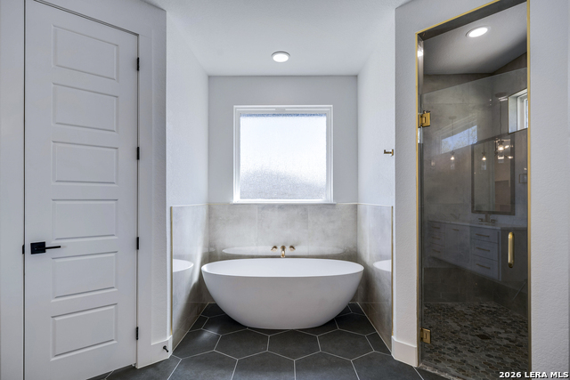 Image 17 of 29 For 486 James  