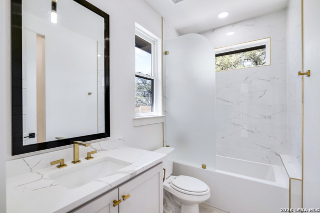 Image 25 of 29 For 486 James  