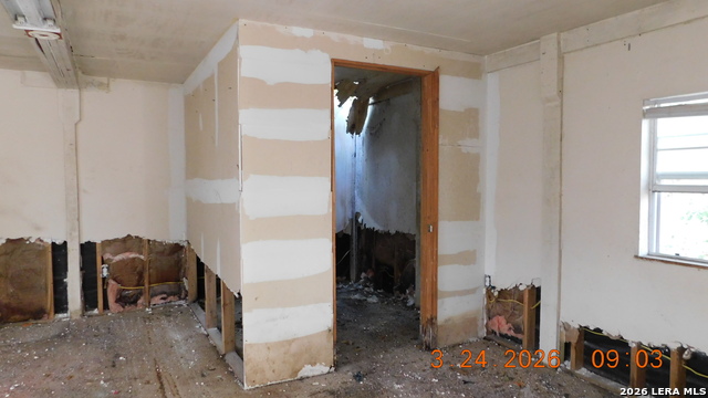 Image 21 of 25 For 912 Theo Ave W