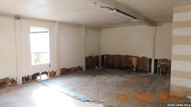 Image 22 of 25 For 912 Theo Ave W