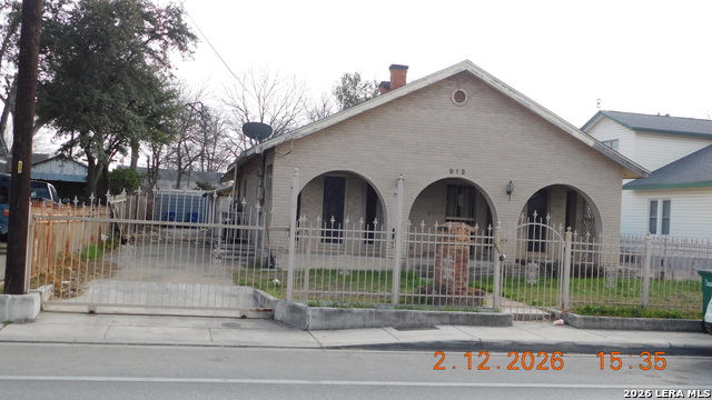 Image 3 of 25 For 912 Theo Ave W