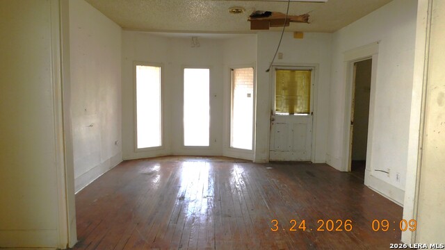 Image 5 of 25 For 912 Theo Ave W