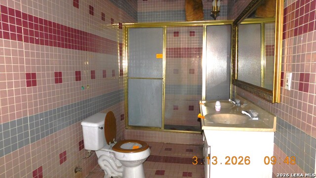 Image 8 of 25 For 912 Theo Ave W