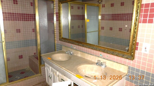 Image 9 of 25 For 912 Theo Ave W