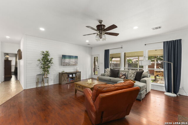 Image 20 of 54 For 13506 Chamber Oaks